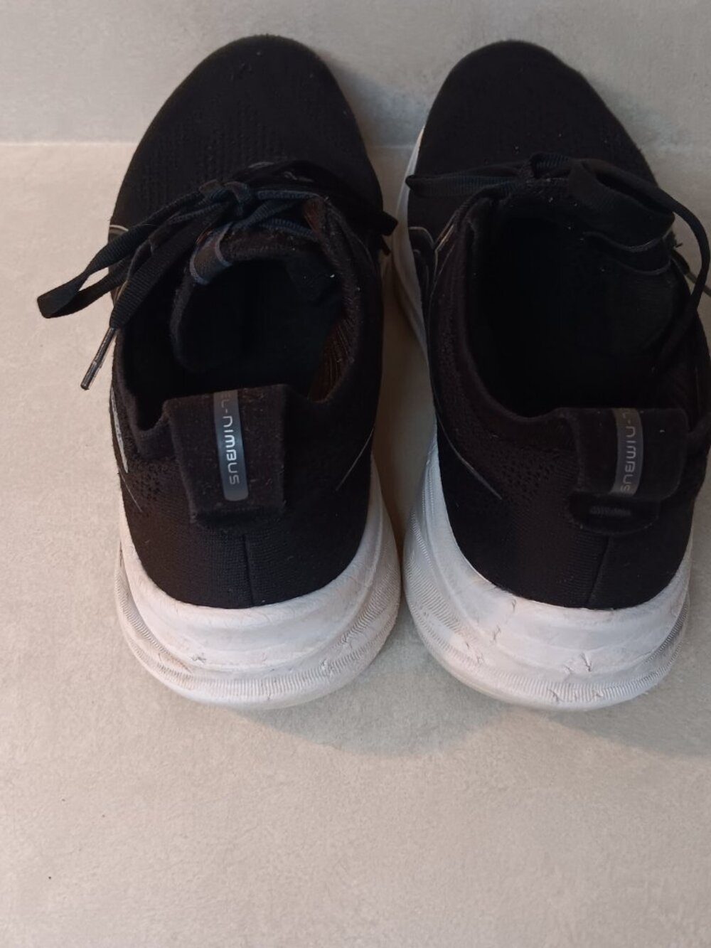 Asics Women's Size 9 tennis shoes Pre-owned
